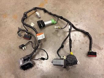 Ford Edge - kabeláž sedačky, motory