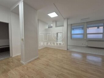 Obchodný priestor - TOP lokalita, centrum mesta Pov....