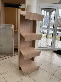 Stojan s policami / regál