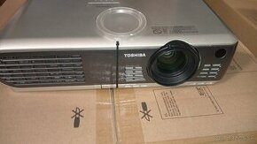 Predam LCD projektor TOSHIBA TLP T60M