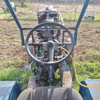Malo traktor