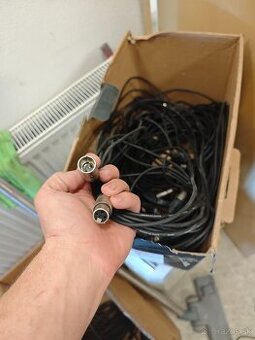 Profi audio kabelaz vymontovana z prenosoveho vozu