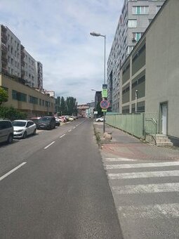 Parkovacie miesto Mraziarenska