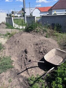 Darujem hlinu za odvoz