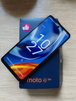 Motorola E32s - ako nová.