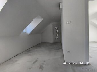 Na predaj štýlový podkrovný 1-izbový byt v Ostrihome