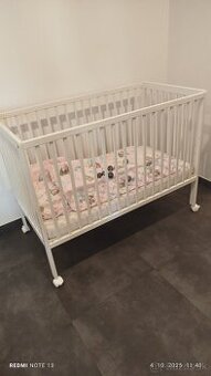 Detská postieľka na kolieskach 120x60cm s matracom