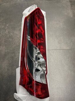Iveco Daily VI ( prasknuté ) zadné ľavé svetlo