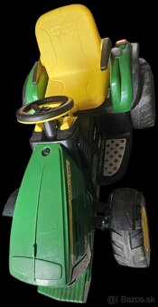 PegPerego John Deere traktor