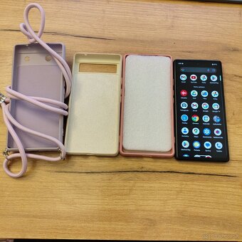 Google Pixel 6a 5G 6 GB/128 - nova baterka / 3x puzdra