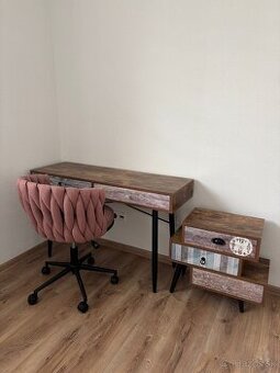 Pracovný stôl, ozdobná minikomoda a pracovné kreslo