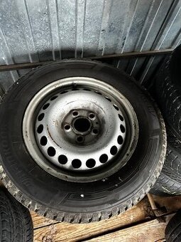 Predám zimnú sadu diskov na Vw t5 t6 + zimné 215/65 r16c