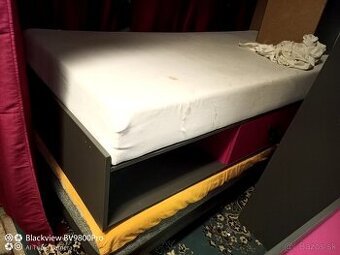 Detský nábytok plus dve postele jedna rozkladacia