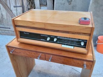 Predám staré rádio Opereta Tesla 1021 A