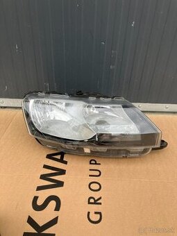 pravy prave predni svetlo skoda rapid svetla