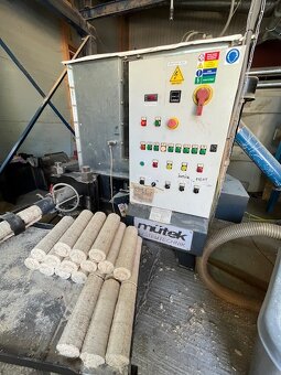 Valcove brikety - Lis a balicka na predaj 250kg hodina