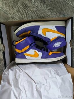AIR JORDAN 1HI FLYEASE