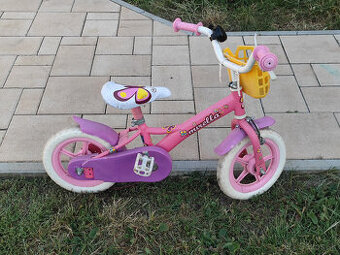 Detsky bicykel s pomocnymi kolieskami