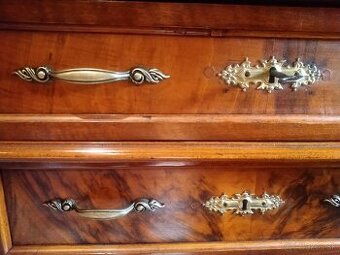 Predám komodu sedem šuflíkovu