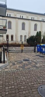 NA PRENÁJOM : Parkovacie státie priamo v centre mesta.