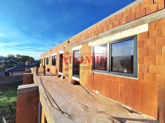 ADOMIS - predám exkluzívny 4-izbový tehlový dom 220m2,garáž,