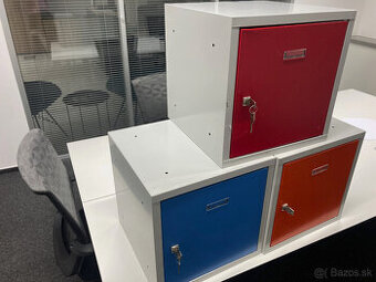 Šatníková skrinka kovová