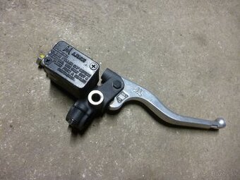 Peugeot Metropolis 400i. Pravá brzdová pumpa.  od 2013