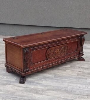Truhlica vyrezávaná. - 1
