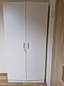 Predám uzamykateľnú kancelársku skriňu