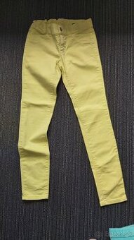 balík oblečenia nohavice, kraťasy veľ 122 134 146 156