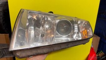 Reflektor Fabia Xenon Pravý Bez poškodenia