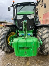 Kolesový traktor John Deere 6210 R Pridať k obľúbeným