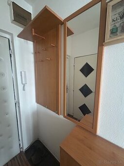 Vešiaková stena+zrkadlo