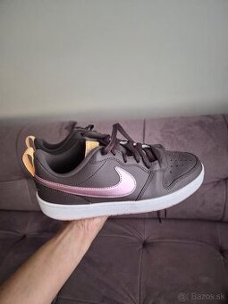 Dámske tenisky NIKE veľkosť 38,5