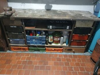 Dielenský ponk a vybavenie garáže