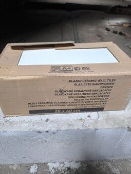 Predám biely obklad na stenu