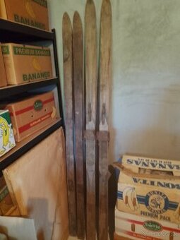 Staré drevené lyže