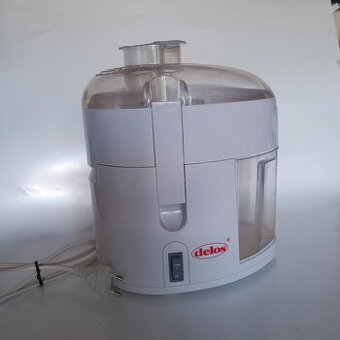 Odšťavovač Delos SE-1 a kuchynský mixer.
