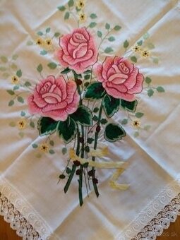 Vyšívaný retro obrus