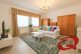 PRIESTRANNÝ BYT V TEHLOVOM DOME S PARKOVANÍM