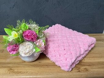 Háčkovaná ružová deka z jemnej puffy vlny