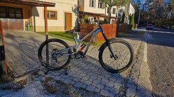 Commencal Supreme DH V4