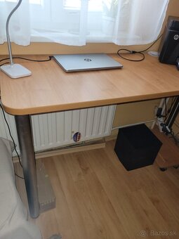 Pisací stôl
