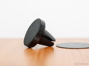 Magnetický držiak na mobil do auta