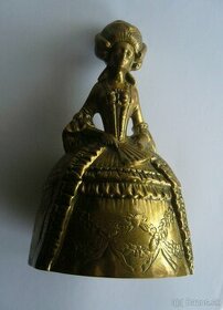 Mosadzný zvonček - tvar ženy