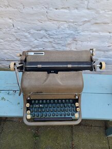 Písacie stroje