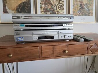 Sony videokazetový +CD/DVD 2ks