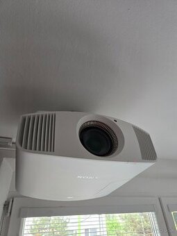 Predám Sony VPL-VW590ES 4K projektor – top stav