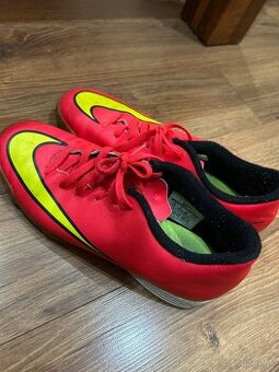 HALOVÁ FUTBALOVÁ OBUV Nike Mercurial