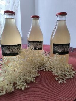 Domáci bazový sirup.